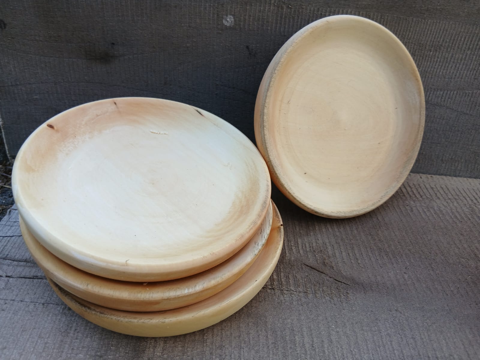 Teller aus Lindenholz